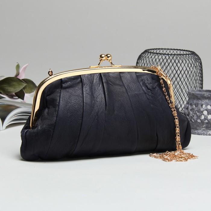 Клатч-косметичка, отдел на фермуаре, длинная цепь, цвет синий