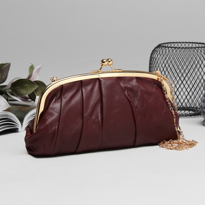 Клатч-косметичка, отдел на фермуаре, длинная цепь, цвет бордовый