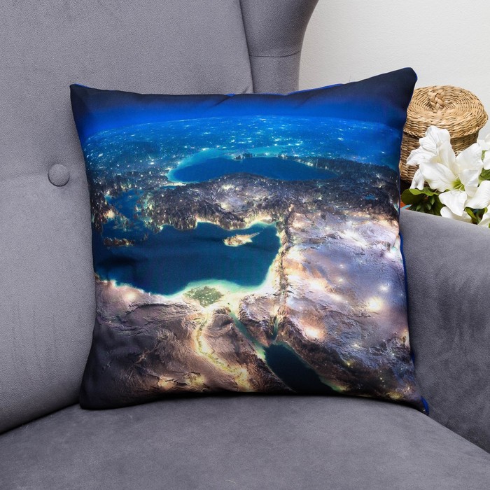 Подушка декоративная Ночной полет, 40х40см, габардин, синтетич. волокно, 160 гр/м