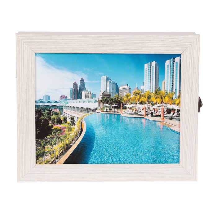 Ключница  "Город на реке" молочный дуб 25х30х5 см