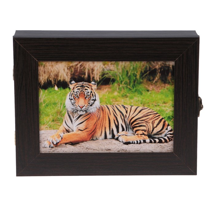 Ключница  "Тигр" венге 18х23х5 см