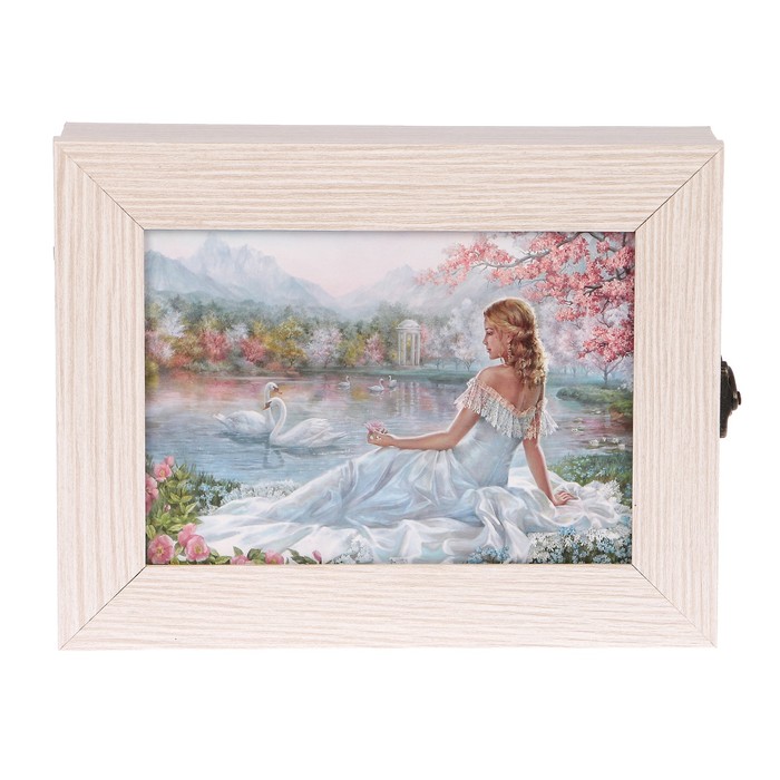 Ключница  "Девушка" молочный дуб 18х23х5 см