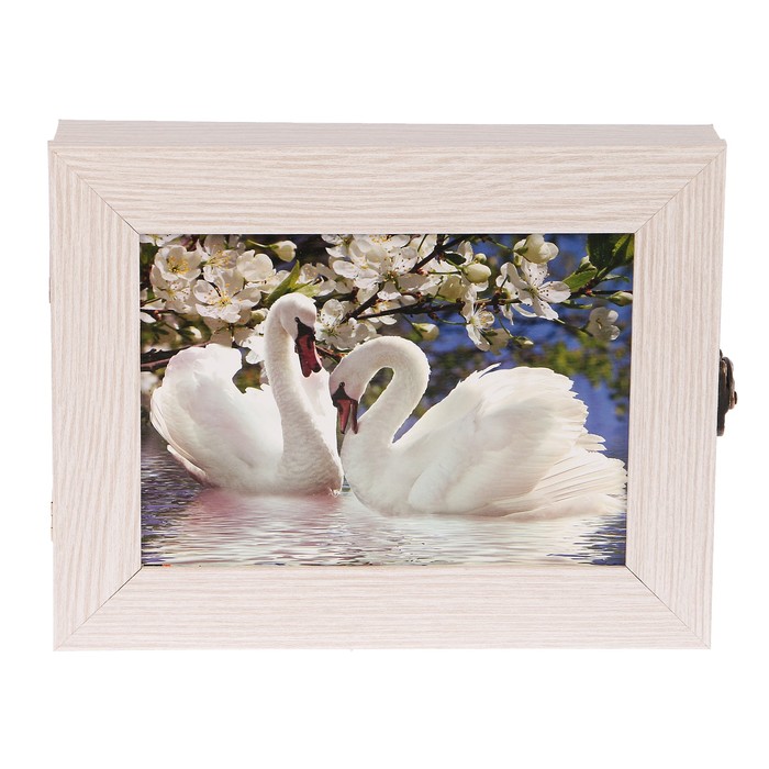 Ключница Пара лебедей" молочный дуб 18х23х5 см