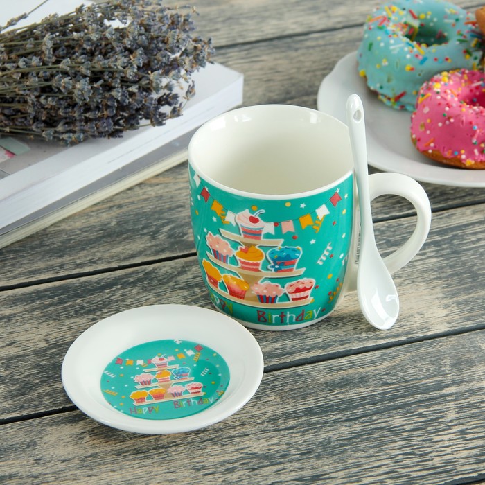 Кружка 350 мл "С днем рождения", с подставкой и ложкой, рисунок МИКС