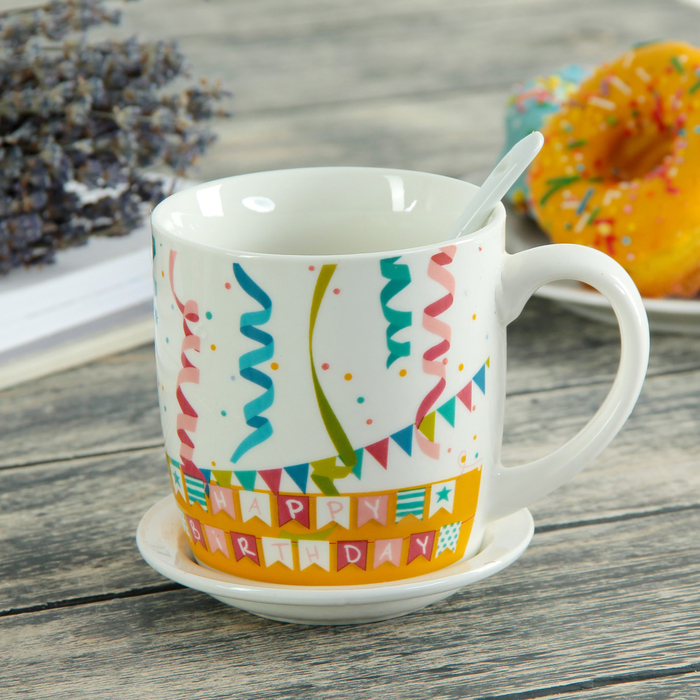 Кружка 350 мл "С днем рождения", с подставкой и ложкой, рисунок МИКС
