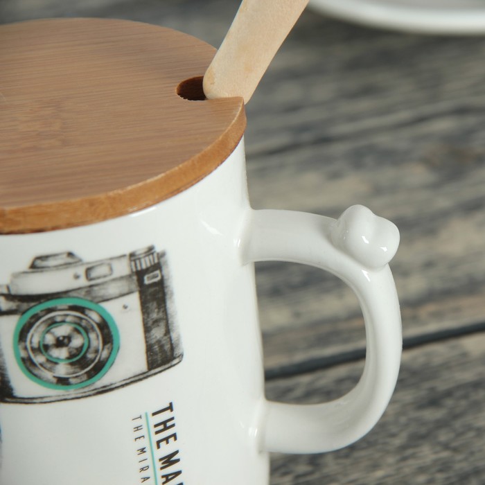 Кружка 400 мл "Улыбочку", с деревянной крышкой и ложкой, рисунок МИКС