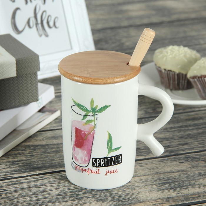 Кружка 380 мл "Коктейль", с деревянной крышкой и ложкой, рисунок МИКС
