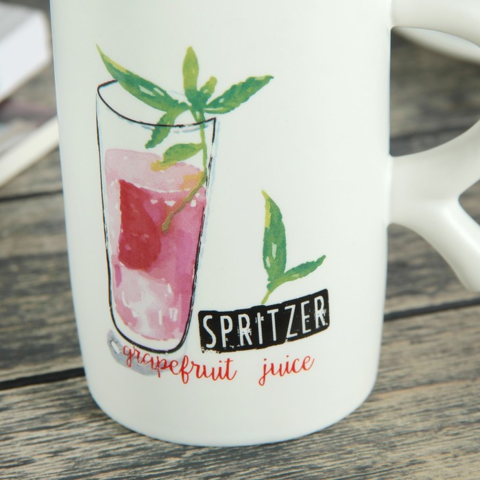 Кружка 380 мл "Коктейль", с деревянной крышкой и ложкой, рисунок МИКС