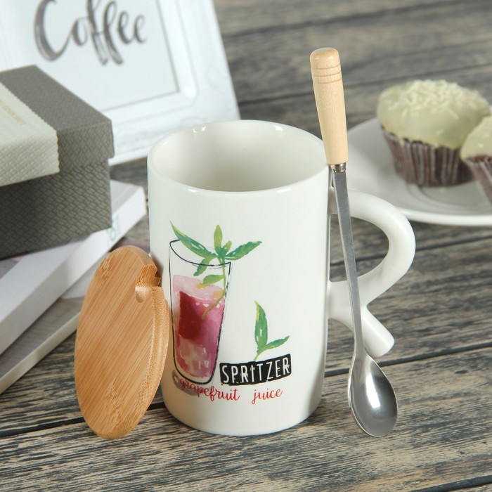 Кружка 380 мл "Коктейль", с деревянной крышкой и ложкой, рисунок МИКС