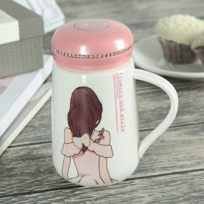 Кружка 400 мл "Девушка", с пластиковой крышкой