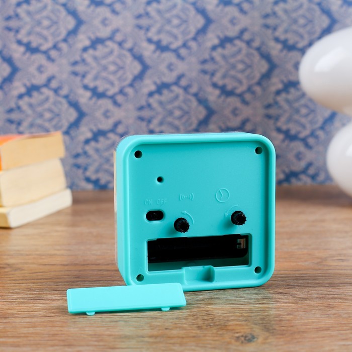 Будильник, квадрат, флуоресцентный, микс, 7,8*7,8 см