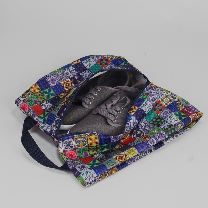 7932/Д Сумка для обуви, 28*9*35, 1 отд на молнии, синий/заплатки