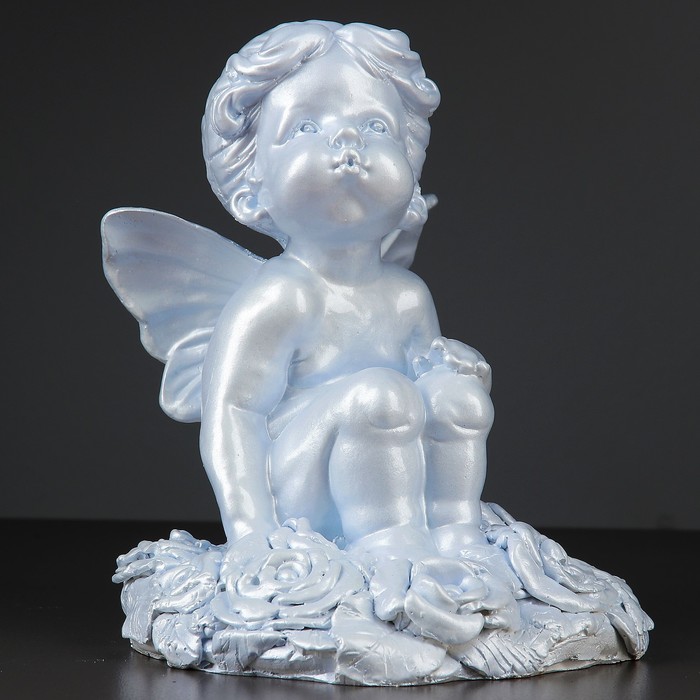 Фигура "Девочка на розах" перламутр голубой 22х17см