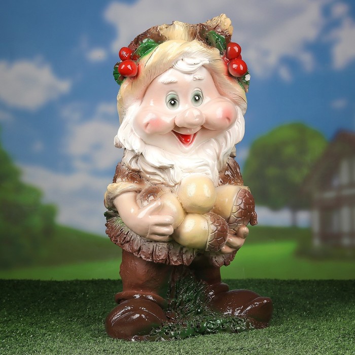 Садовая фигура "Гном с желудями" коричневый 50х25см