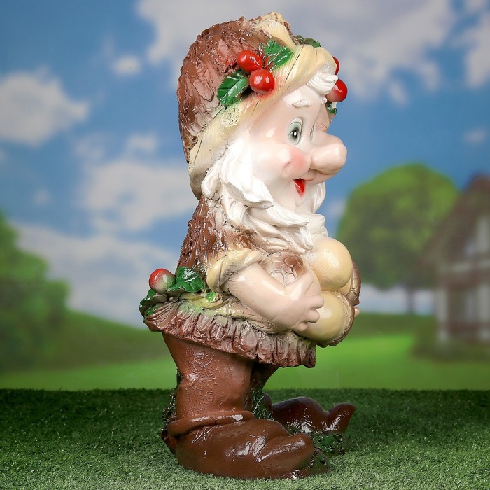 Садовая фигура "Гном с желудями" коричневый 50х25см