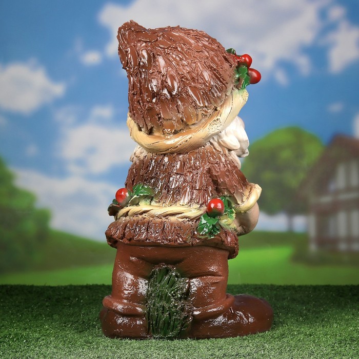 Садовая фигура "Гном с желудями" коричневый 50х25см