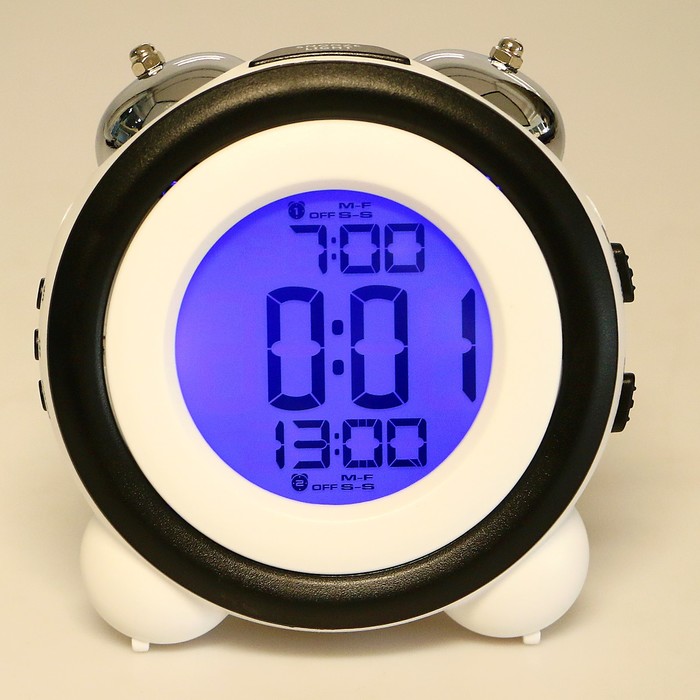 Электронные часы-будильник,подсветка,2 будильника, дата, бат 3AАА,чёрно-белый,7х11.5х10.5 см