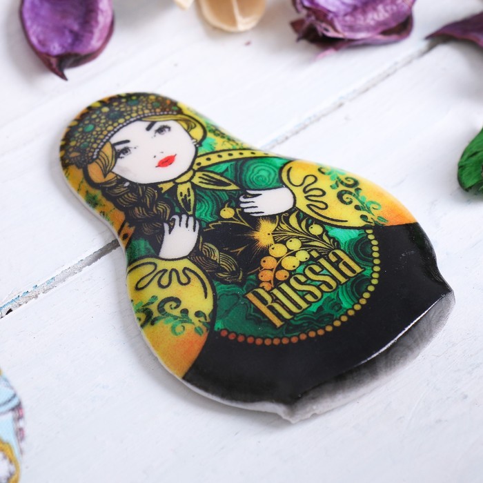 Магнит в форме матрешки с косой "Russia"