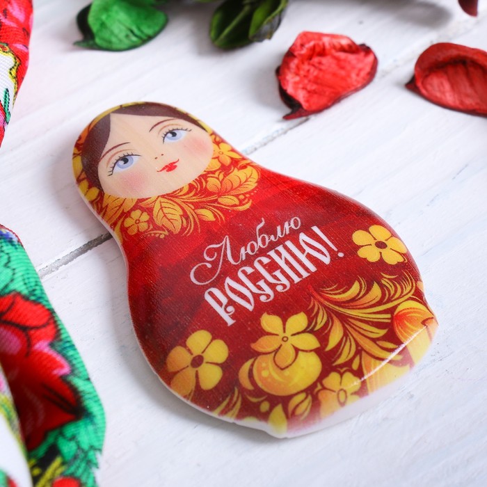 Магнит в форме матрешки "Люблю Россию"