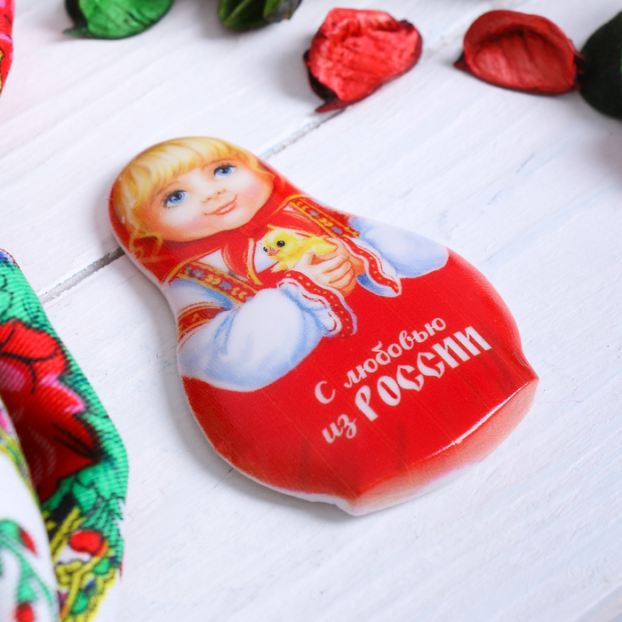 Магнит в форме матрешки "С любовью из России"