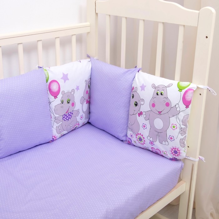 Комплект в кроватку (4 предмета), диз. бегемотики/горошек на фиолетовом, холлофайбер