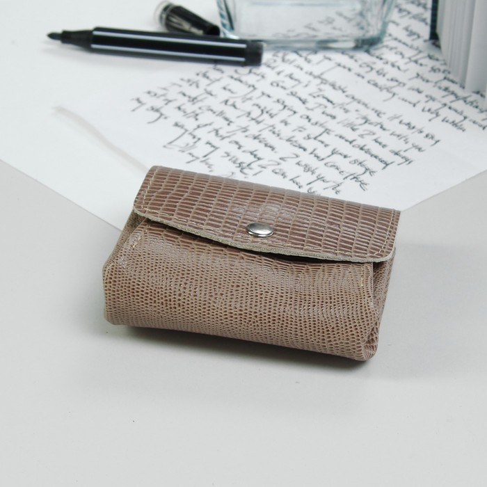 Портмоне-монетница, 2 отдела на клапане, игуана, цвет бежевый