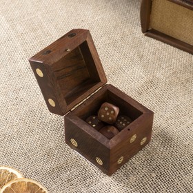 

Дерево шкатулка-кость с 5-ю кубиками 6х6x6 см