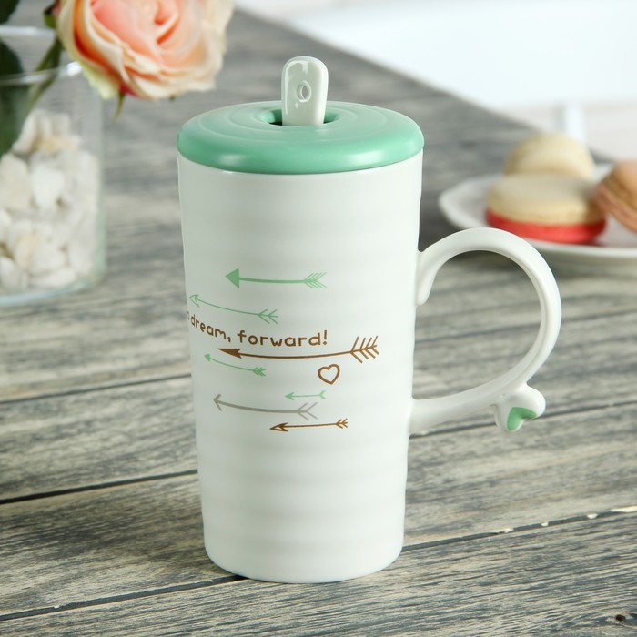 Кружка 450 мл "Стрелы", с керамической крышкой и ложкой, рисунок и цвет МИКС