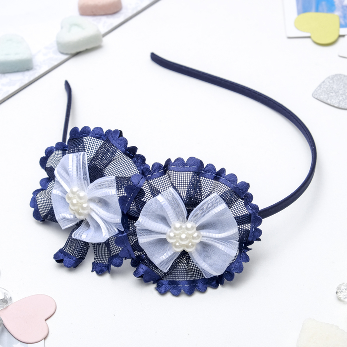 Ободок для волос "Агата", синий с белыми бантиками и бусинами