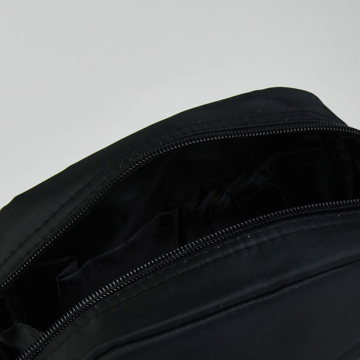 Косметичка дорожная, отдел на молнии, цвет чёрный