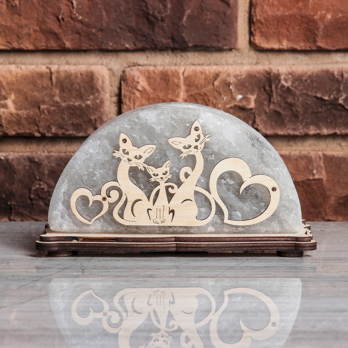 Соляной светильник "Семья котов", деревянный декор, цельный кристалл, 18 х 10 х 6 см