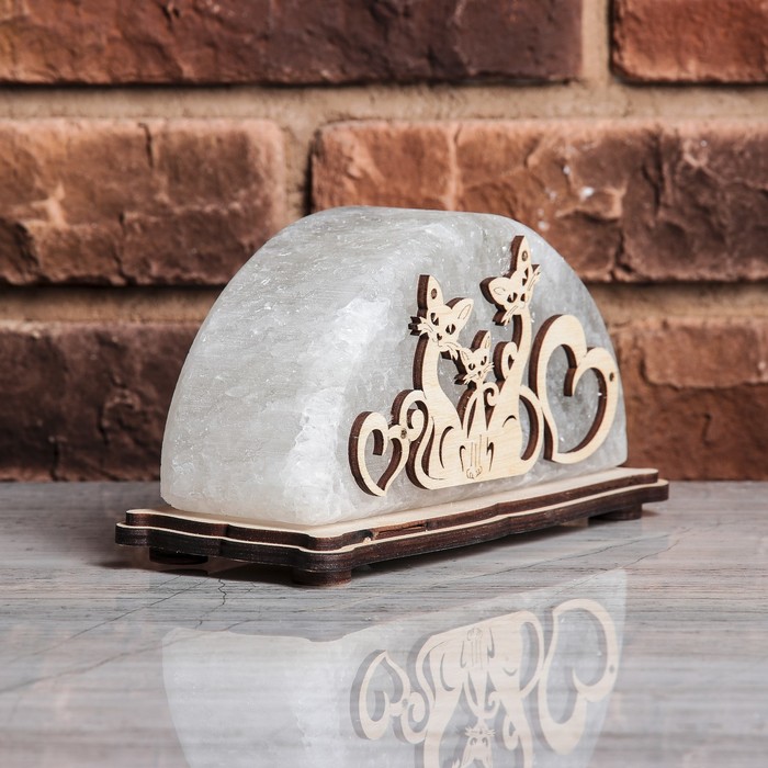 Соляной светильник "Семья котов", деревянный декор, цельный кристалл, 18 х 10 х 6 см