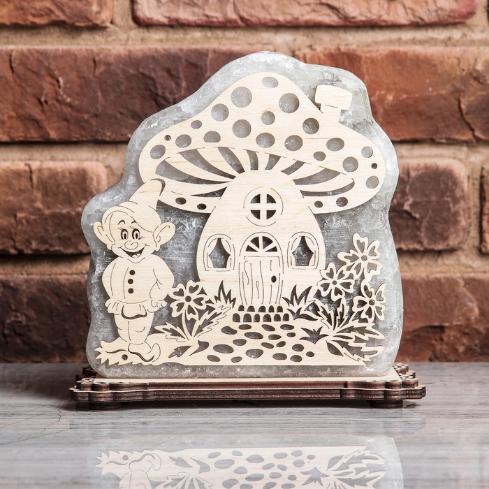 Соляной светильник "Гриб и гном", деревянный декор, цельный кристалл, 18 х 8 х 6 см