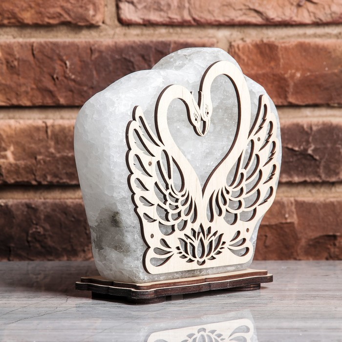 Соляной светильник "Лебеди", деревянный декор, цельный кристалл, 19 х 19 х 6 см