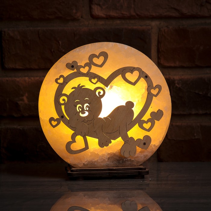 Соляной светильник "Мишка в Сердце", деревянный декор, цельный кристалл
