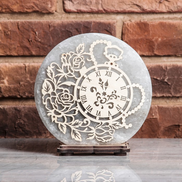 Соляной светильник "Часы и роза", деревянный декор, цельный кристалл