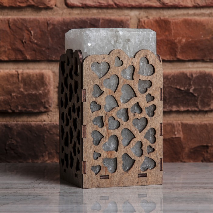 Соляной светильник прямоугольник "Сердца", деревянный декор, цельный кристалл, 10 х 10 х 18 см
