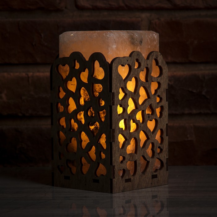 Соляной светильник прямоугольник "Сердца", деревянный декор, цельный кристалл, 10 х 10 х 18 см