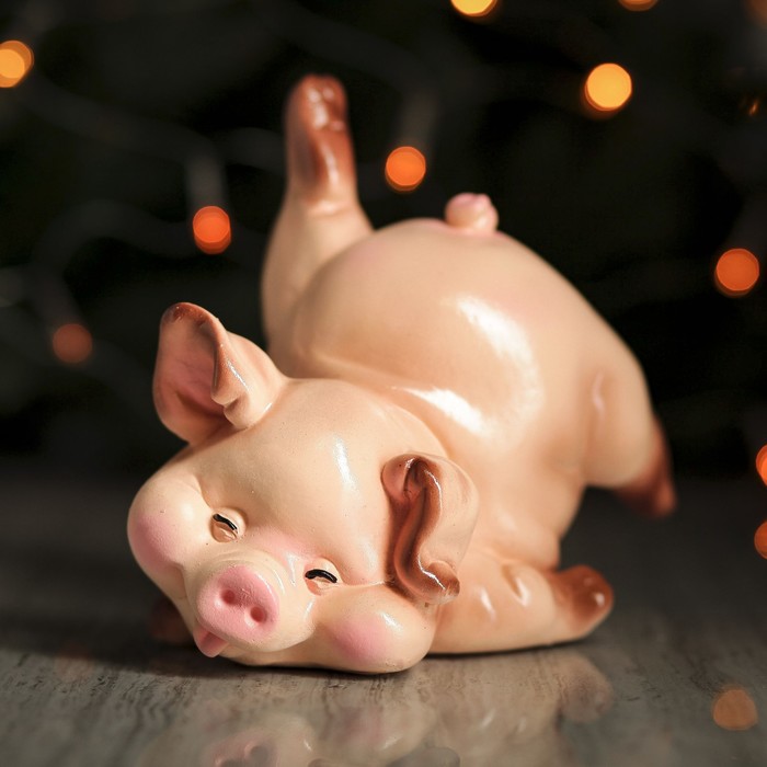 Копилка "Свинка с поднятой ногой"