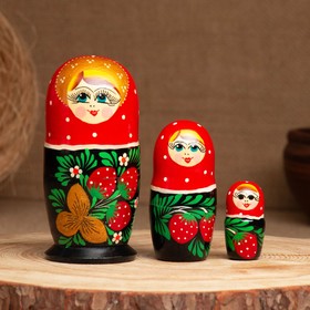 Матрёшка «Земляничка», красный платок, 3 кукольная, 10 см Ош