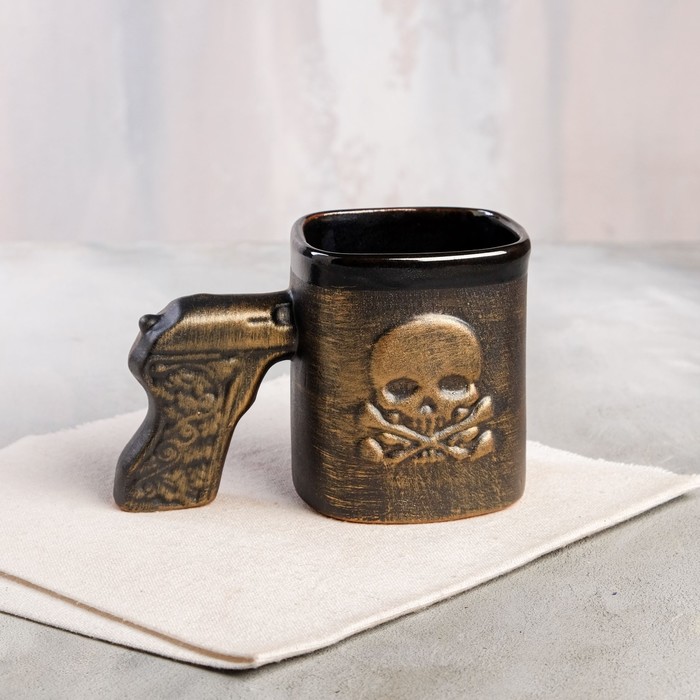 фото Кружка "пистолет с пиратом", 0.35 л керамика ручной работы