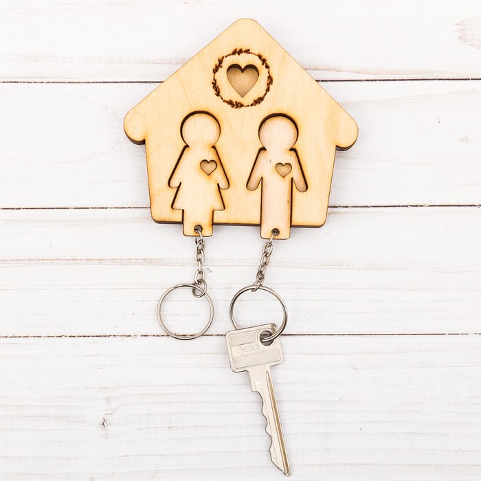 Ключница деревянная с брелоками "Пара"