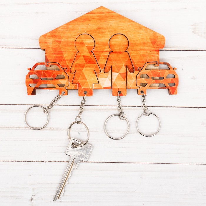 Ключница деревянная с брелоками "Семейная"