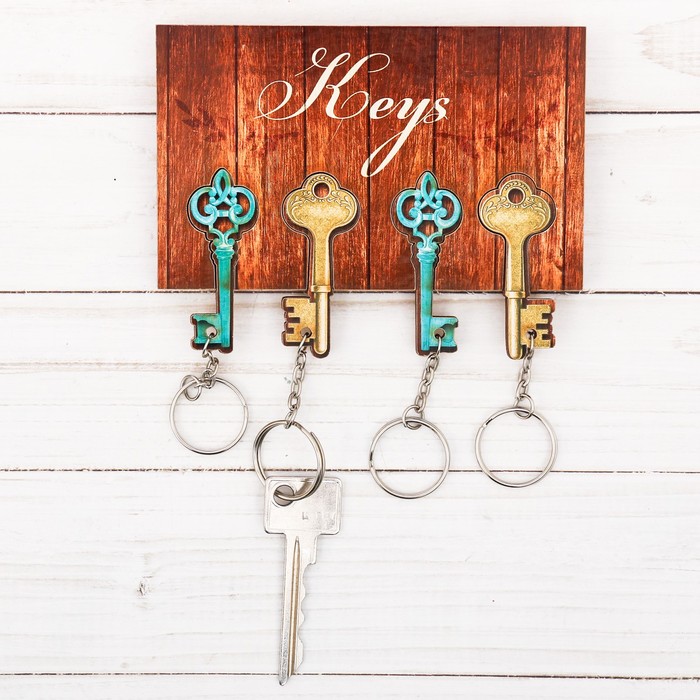Ключница деревянная с брелоками "Keys"