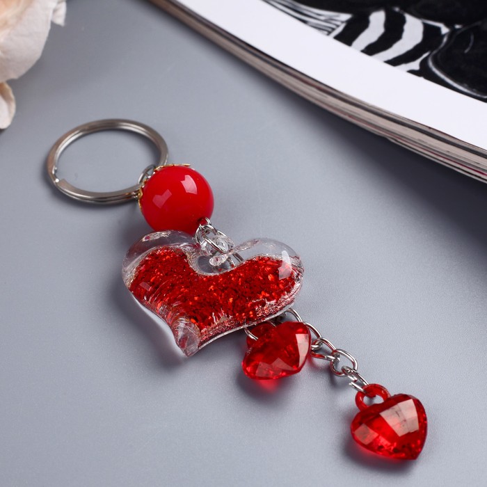 Брелок пластик висюльки "Три красных сердца" 8х4х2 см