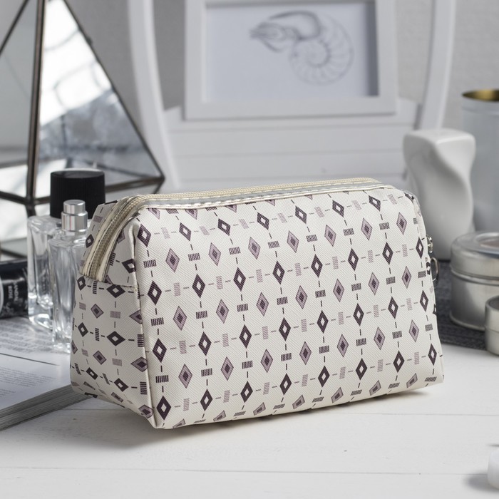 Косметичка дорожная «Ромбы», отдел на молнии, ручка, цвет бежевый