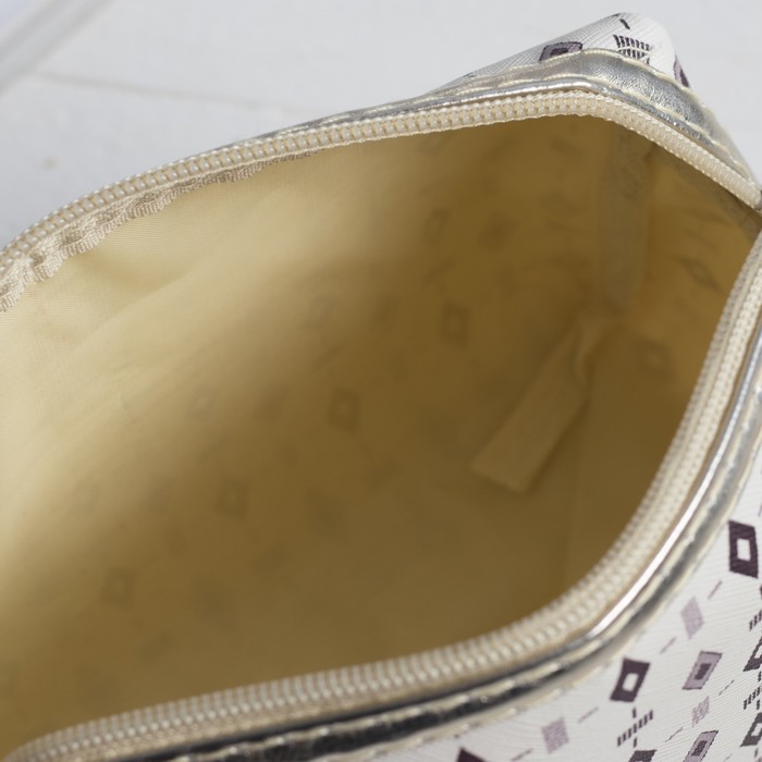 Косметичка дорожная «Ромбы», отдел на молнии, ручка, цвет бежевый