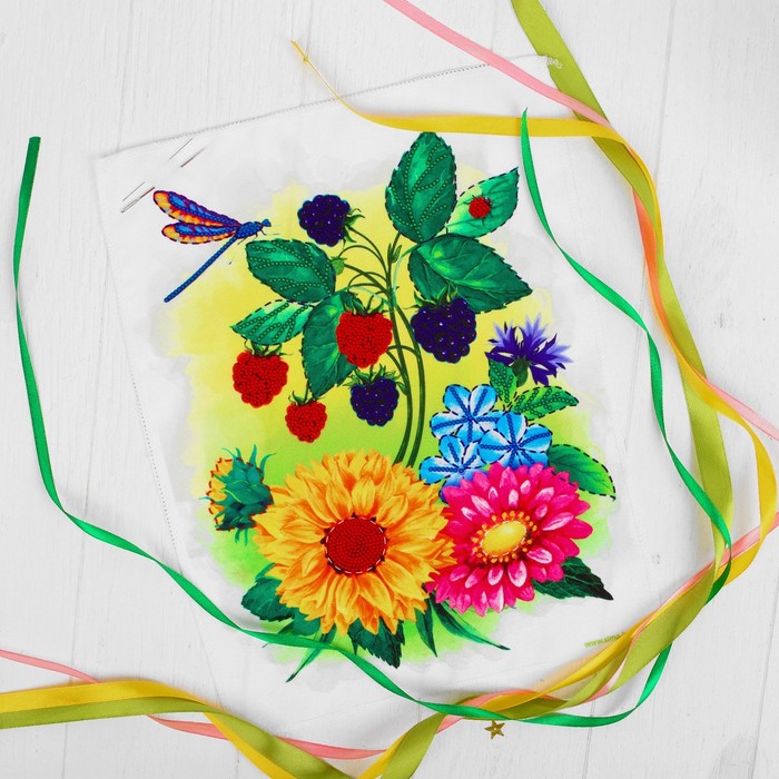 Вышивка объёмная бисером и лентами "Ягода", 24 х 32 см