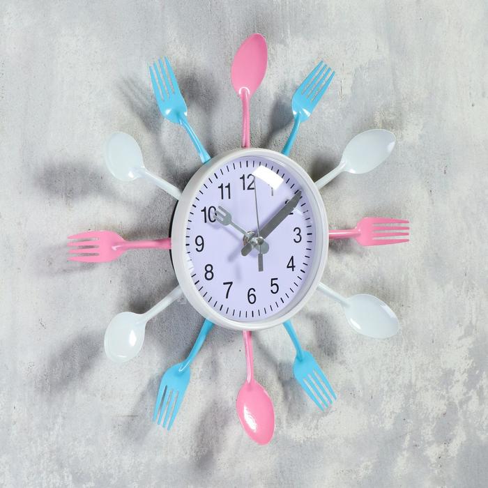 Часы настенные Столовые приборы, вилки/ложки цветные, циф-т белый, d=30см