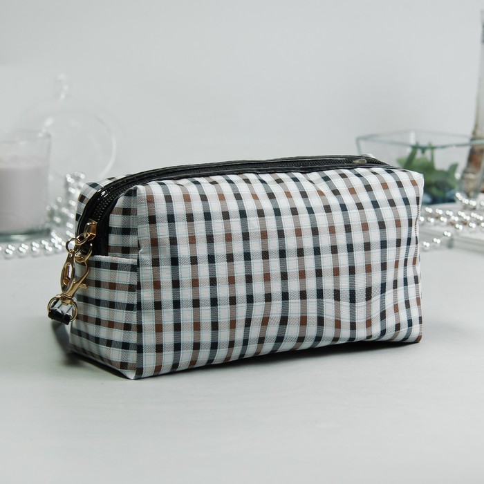 Косметичка дорожная «Клетка», отдел на молнии, с ручкой, цвет чёрный